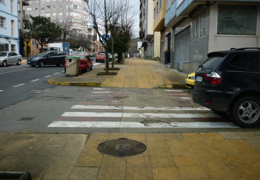 O concello proseguirá a renovación de beirarrúas e servizos na Avenida da Coruña, un dos principais accesos á cidade de Riveira